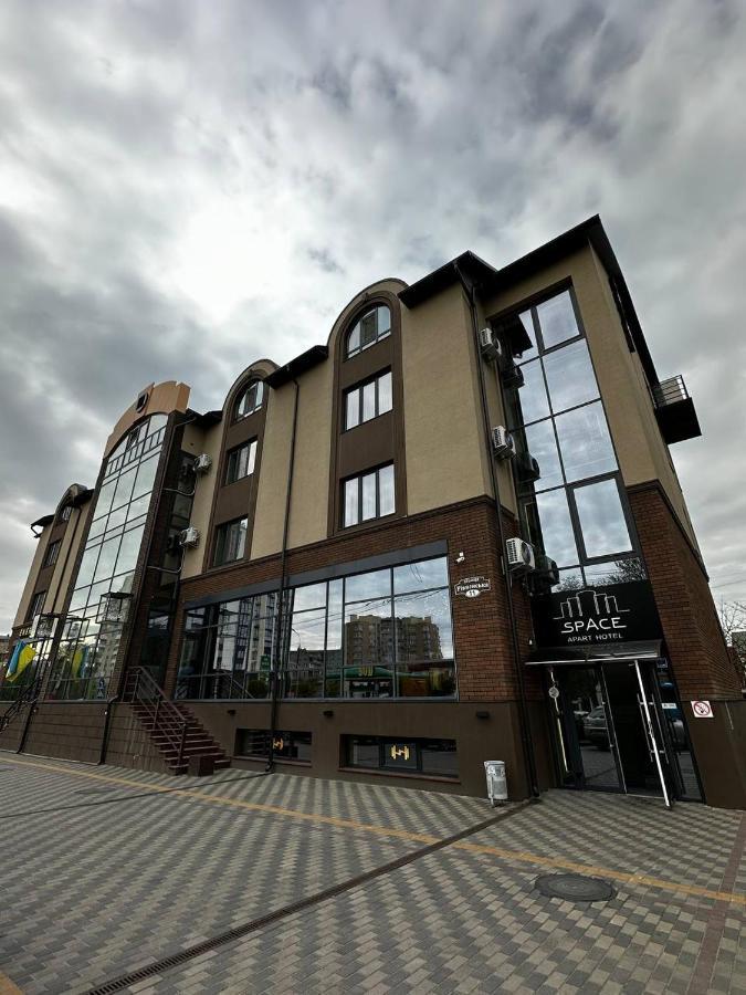 Space Apart Hotel Lutsʼk Dış mekan fotoğraf