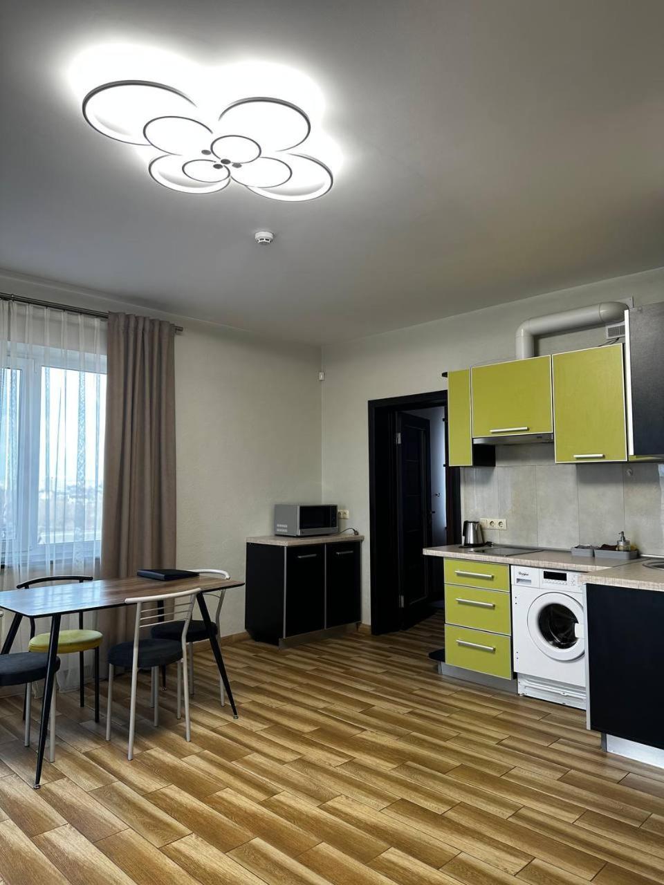 Space Apart Hotel Lutsʼk Oda fotoğraf