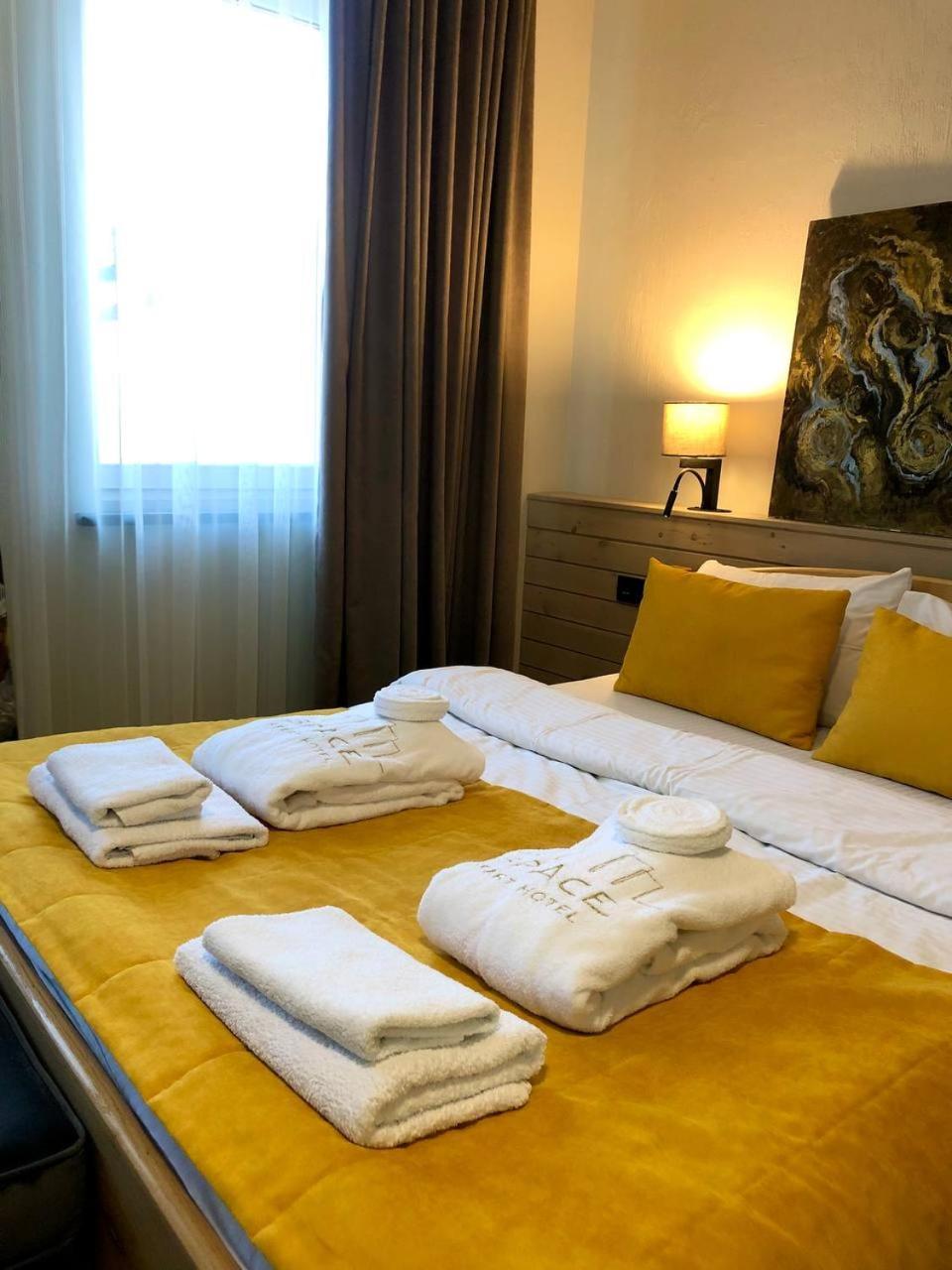Space Apart Hotel Lutsʼk Dış mekan fotoğraf